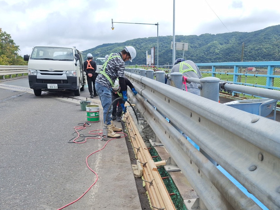 地覆コンクリート打設状況